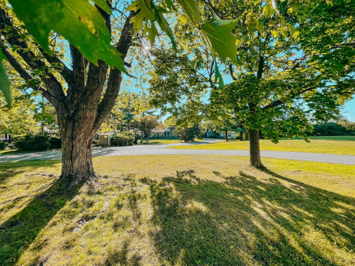Super 8 By Wyndham - Country Squire Hotel Gananoque