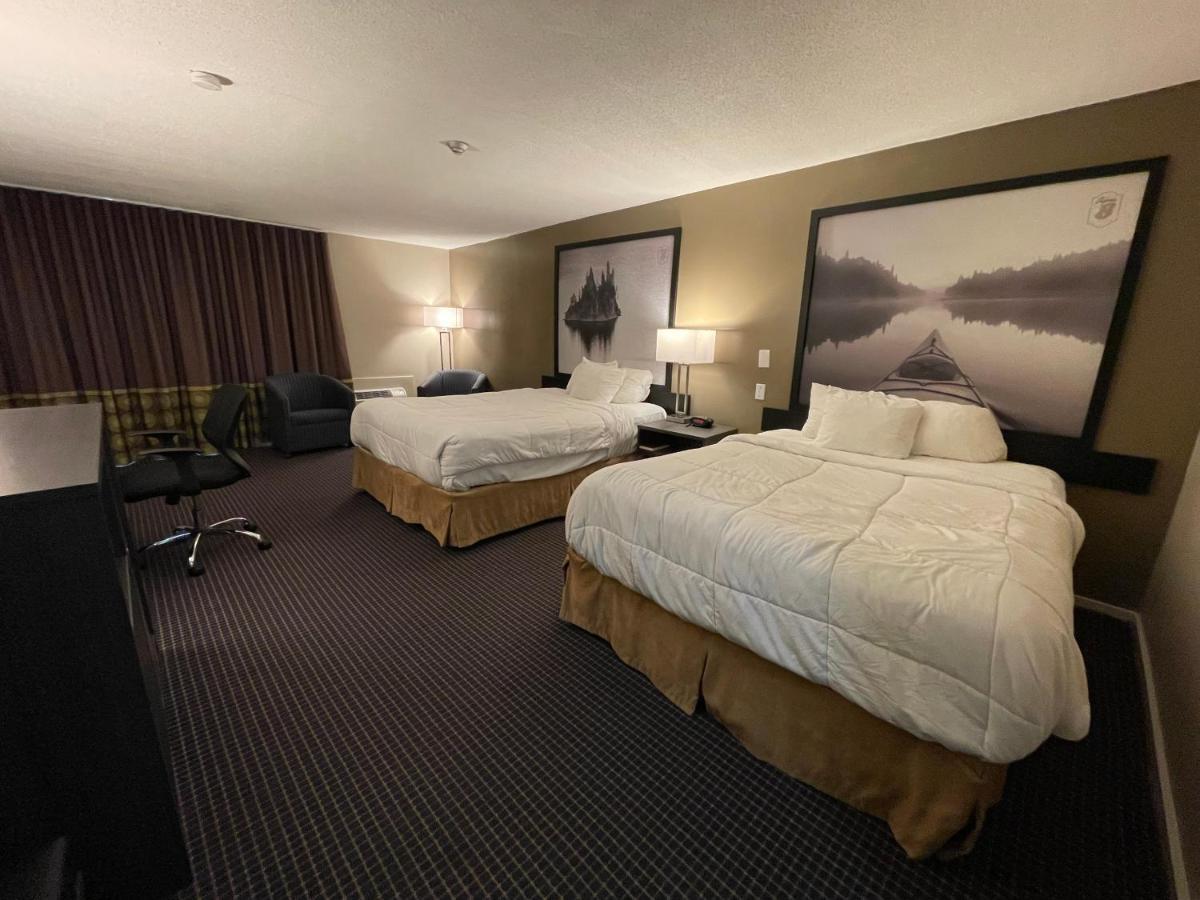 Super 8 By Wyndham - Country Squire Hotel