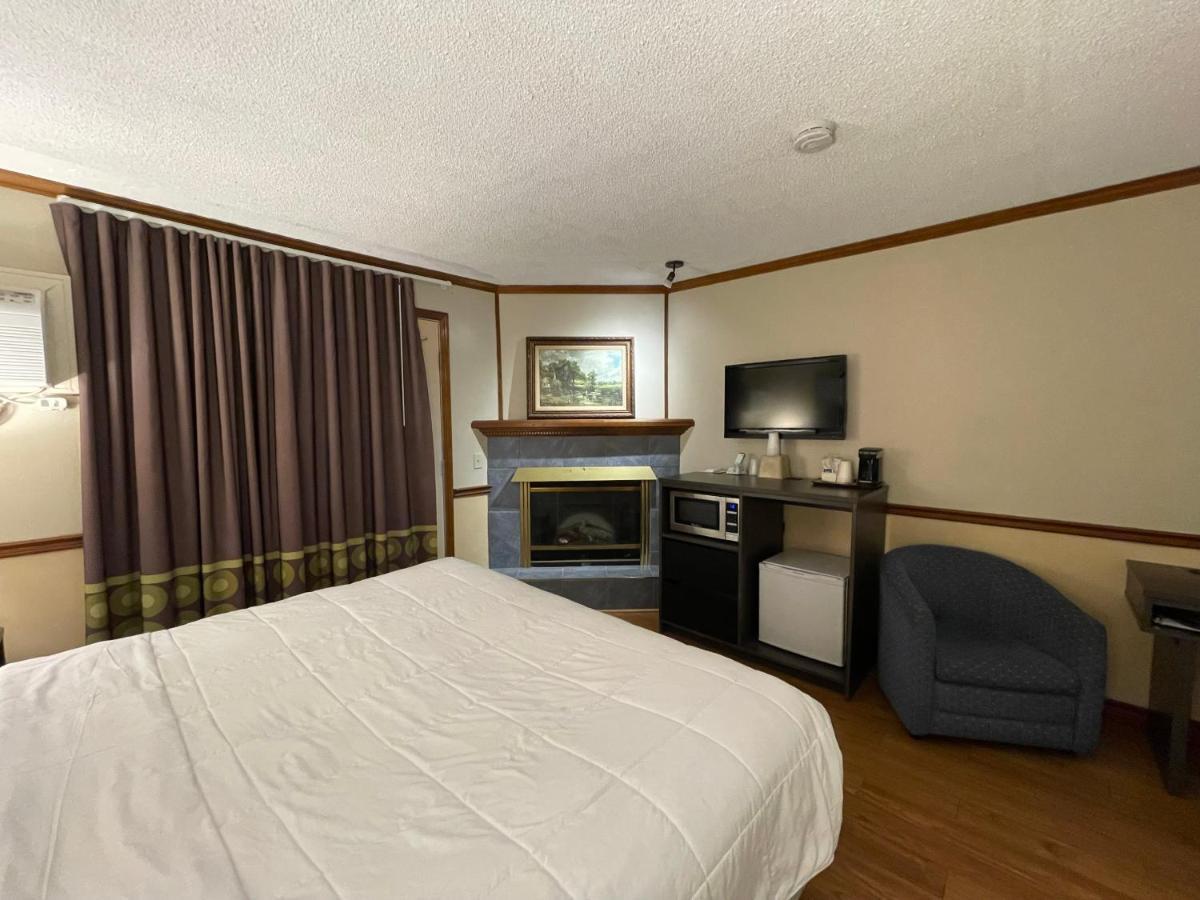 Hotel Super 8 By Wyndham - Country Squire