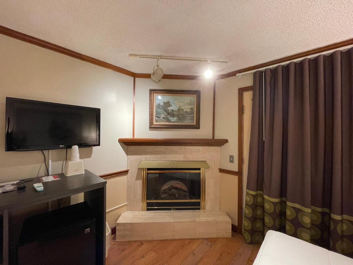 Super 8 By Wyndham - Country Squire Hotel Gananoque