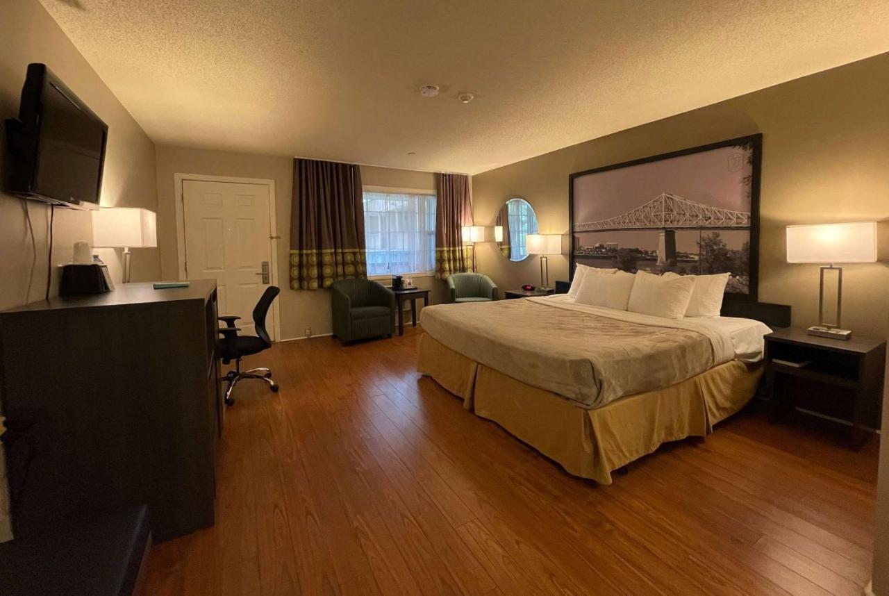 Hotel Super 8 By Wyndham - Country Squire Gananoque