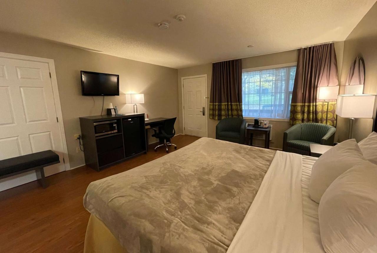 Hotel Super 8 By Wyndham - Country Squire