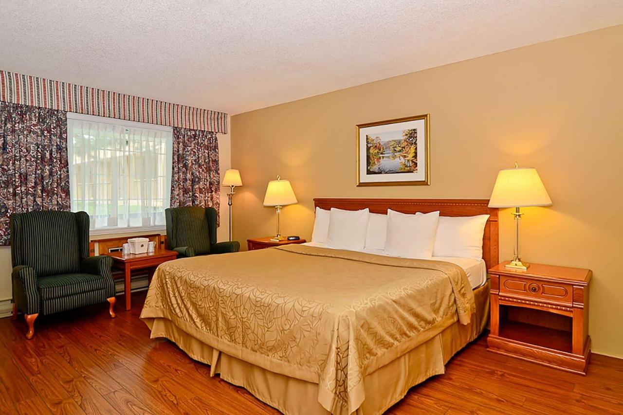 Super 8 By Wyndham - Country Squire Hotel 3*