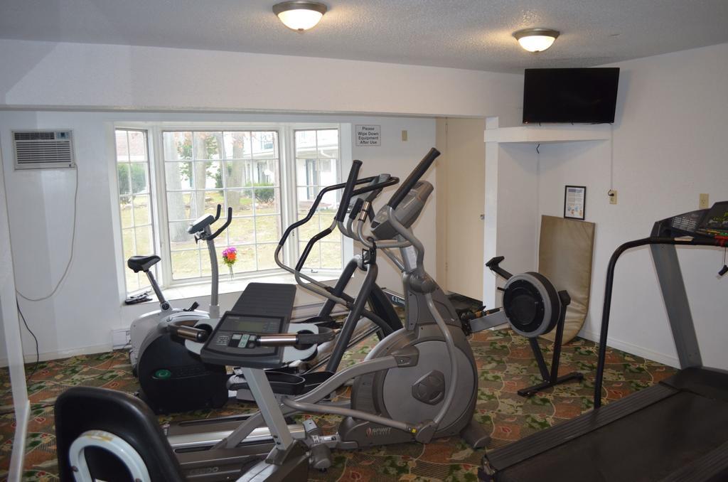 Super 8 By Wyndham - Country Squire Gananoque