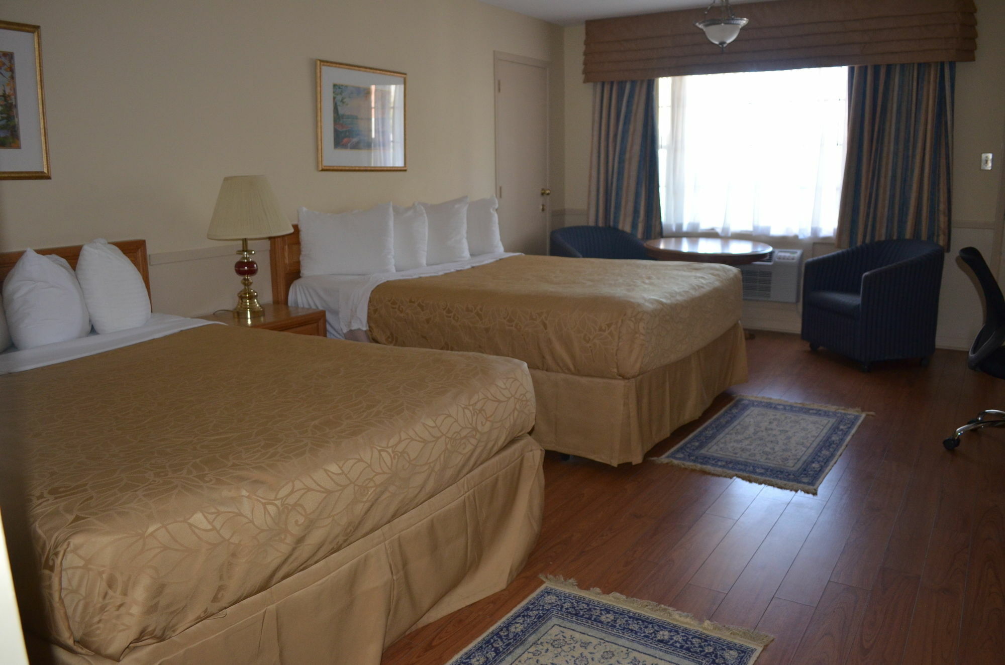 Hotel Super 8 By Wyndham - Country Squire